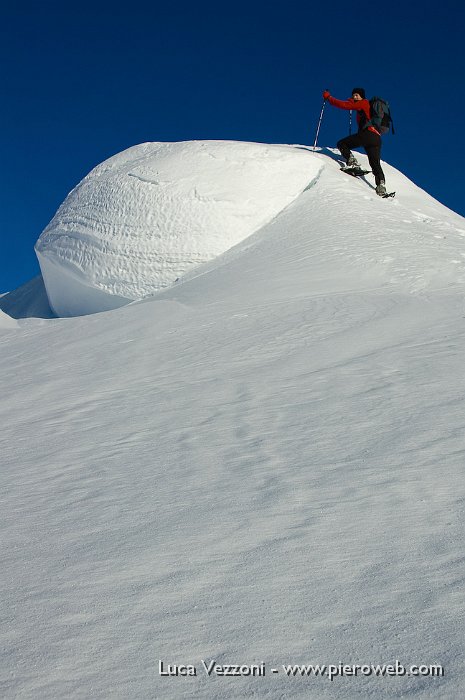 19-AUTOSCATTO SU UNA STRANA CORNICE.jpg